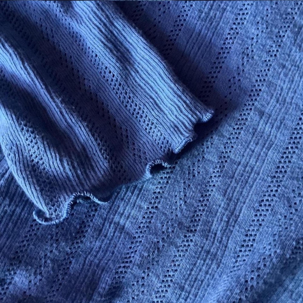 Blue top - Picture 3 of 4